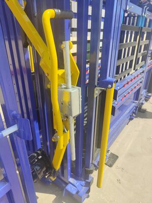 Blue Green Powder Coated Cattle Chute Crush With Extrusion The Body Of The Cow