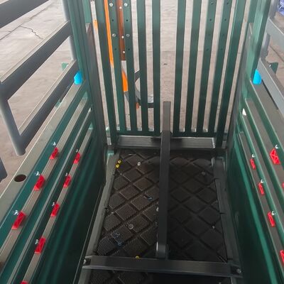 Heavy Duty Bail With Dual Locking Mechanism Cattle Crush For Farm