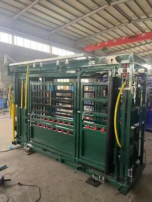 High Quality Heavy Duty Steel Cattle Crush Chute Hot Sale Stock Yard For Cattle Squeeze Factory Direct