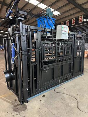 Manual Operation Steel Frame Cattle Crushing Machine Offering Adjustable Components and Secure Animal Restraint for Farm