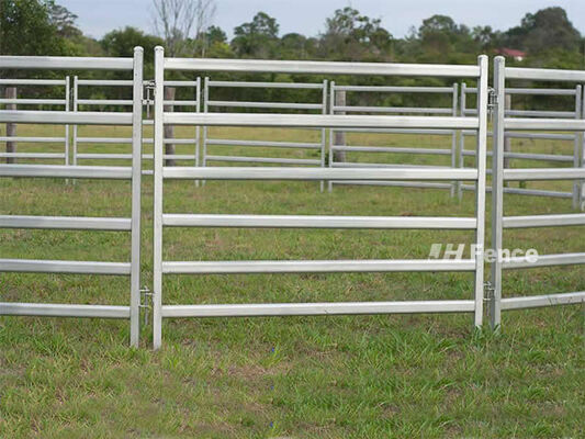 Panes de ganado de trabajo pesado para el patio de ganado con una puerta de ala
